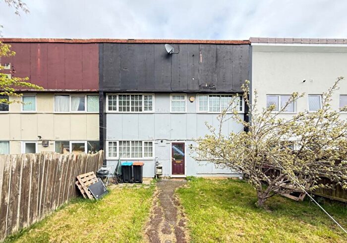 4 Bedroom Terraced House For Sale In Kingsfold, Bradville, Milton Keynes, Buckinghamshire, MK13