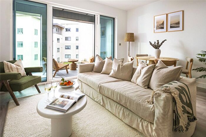 2 Bedroom Flat For Sale In Pentire Avenue, Newquay, Cornwall, TR7