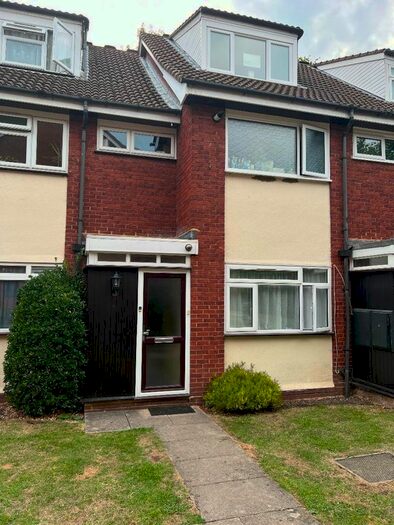 2 Bedroom Flat To Rent In Cherrycroft Gardens, Westfield Park, Pinner, HA5