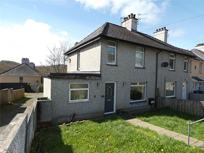 3 Bedroom End Of Terrace House For Sale In Adwy'r Nant, Bethesda, Bangor, Gwynedd, LL57