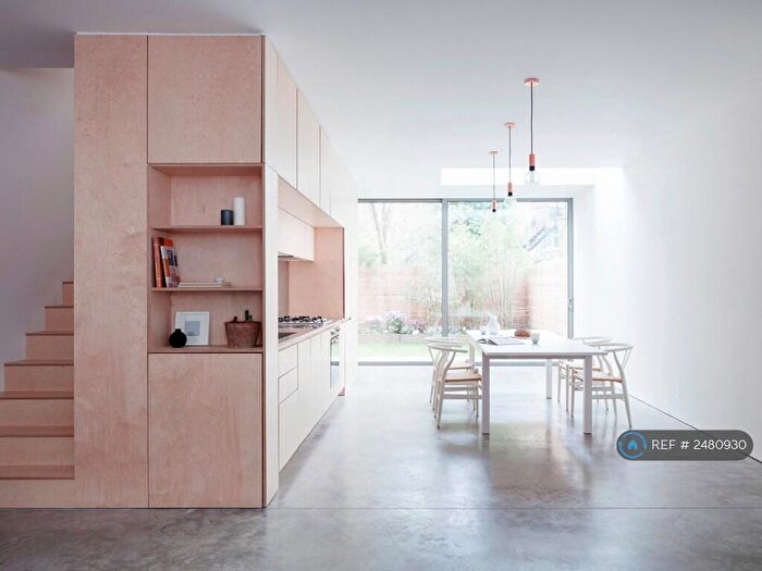 2 Bedroom Maisonette To Rent In Morton Road, London, N1