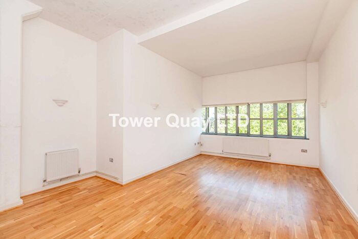 2 Bedroom Flat To Rent In Somerford Grove, London, N16