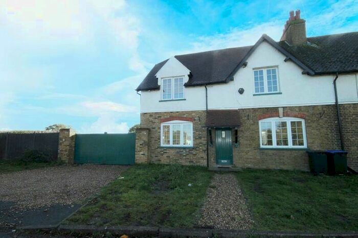 3 Bedroom Semi-Detached House For Sale In Willets Lane, Denham, Uxbridge, UB9