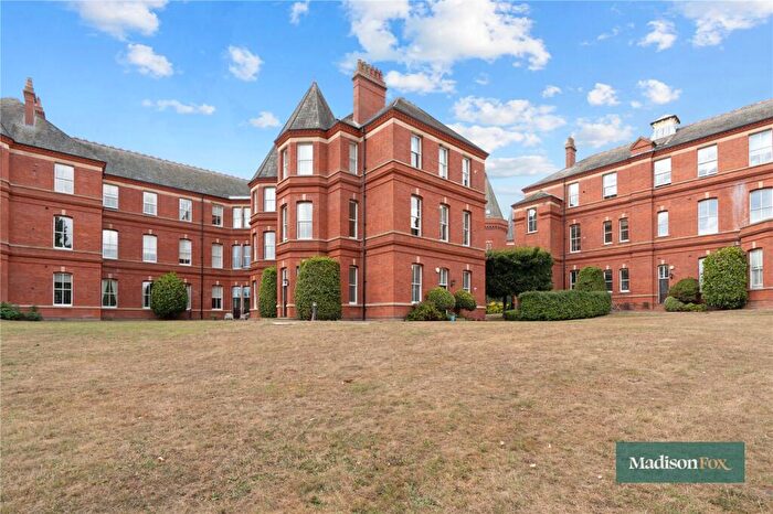 4 Bedroom Apartment For Sale In Devonshire House, Repton Park, Woodford Green, IG8