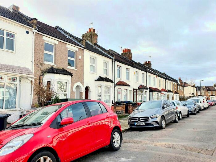 6 Bedroom End Of Terrace House To Rent In Kingston Road, London N9