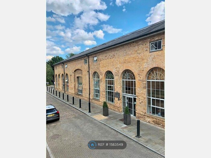 2 Bedroom Flat To Rent In Station Road, Ware, SG12