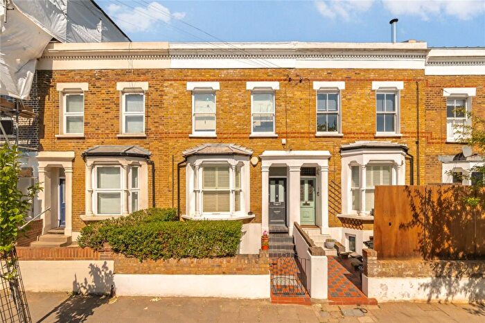 3 Bedroom Flat For Sale In Blurton Road, London, E5