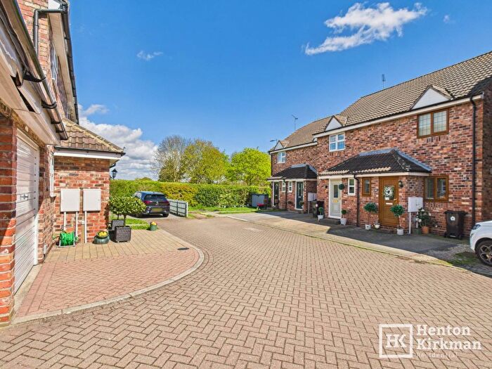 2 Bedroom Terraced House For Sale In Arundel Mews, Billericay, CM12
