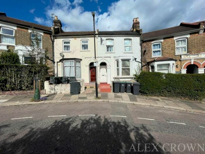 Studio To Rent In St Albans Crescent, Wood Green, N22