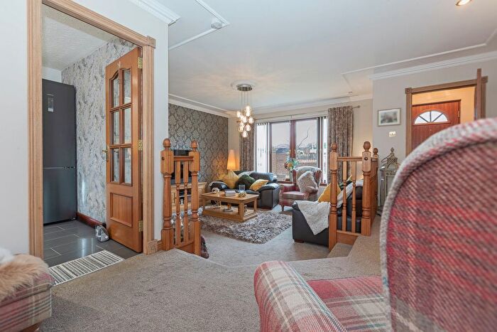 2 Bedroom Detached Bungalow For Sale In Curling Knowe, Crossgates, Cowdenbeath, KY4