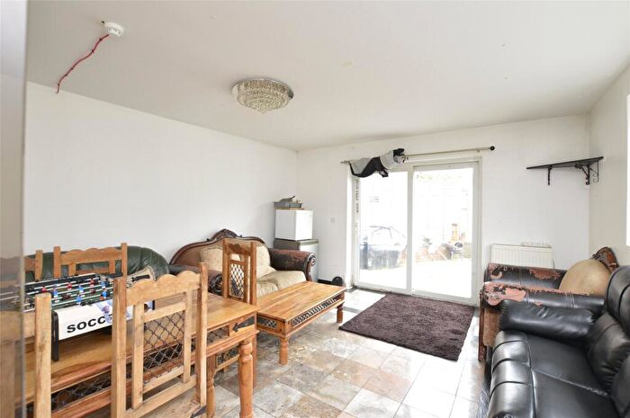 8 Bedroom Semi Detached House For Sale In Stewart Close, Kingsbury, London, NW9