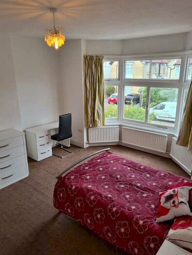 4 Bedroom House To Rent In Highworth Avenue, Cambridge, CB4