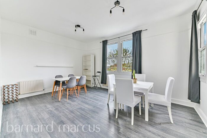 2 Bedroom Flat To Rent In Valley Road, London, SW16