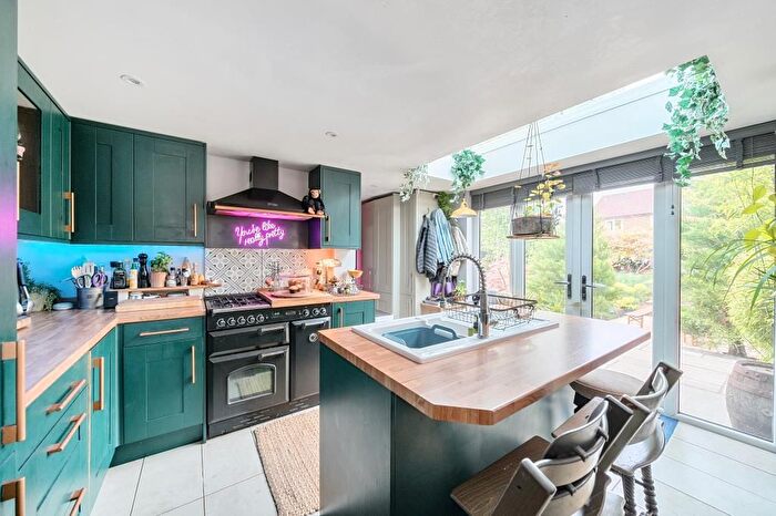 3 Bedroom Detached House To Rent In Castle Square, Benson, OX10