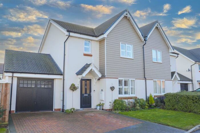 3 Bedroom Semi-Detached House To Rent In Manor Grove Avenue, Cheshunt, Herts, EN8