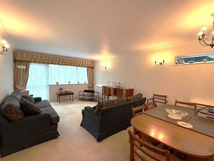 Property For Sale In Hale Lane, Edgware, HA8