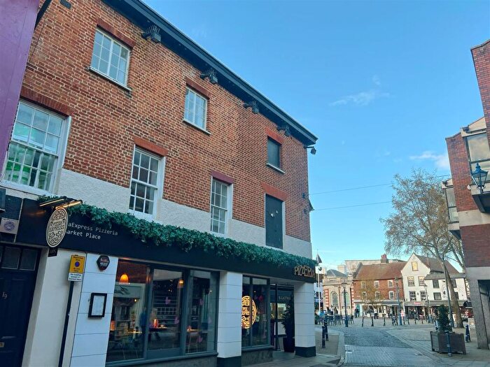 2 Bedroom Flat To Rent In Market Place, Hitchin, SG5