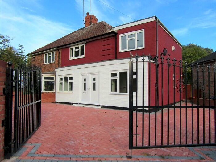 5 Bedroom Semi-Detached House To Rent In St. Dominics Road, Erdington, B24