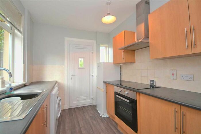 3 Bedroom Semi-Detached House For Sale In York Drive, Burnside, Glasgow, G73