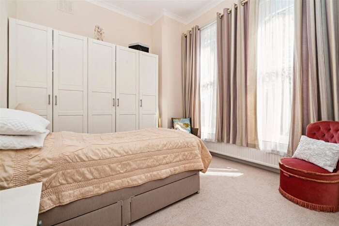 2 Bedroom Flat For Sale In Leigham Court Road, Streatham Common, SW16