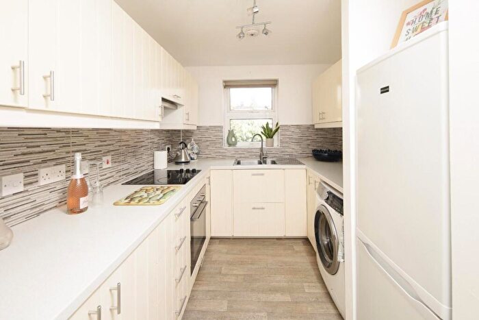 1 Bedroom Flat For Sale In Oakfield House, Binswood Avenue, Leamington Spa, CV32