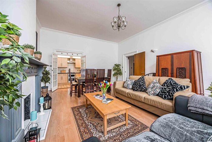 2 Bedroom Flat To Rent In Craneswater Park, Southsea, PO4