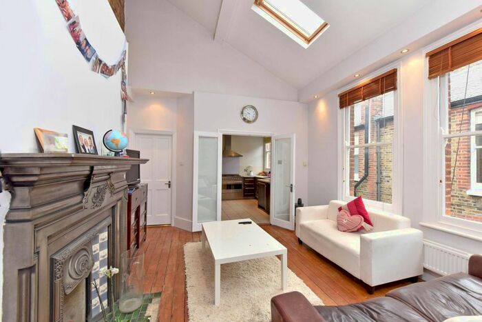 3 Bedroom Flat To Rent In Park Hill, Abbeville Village, London, SW4
