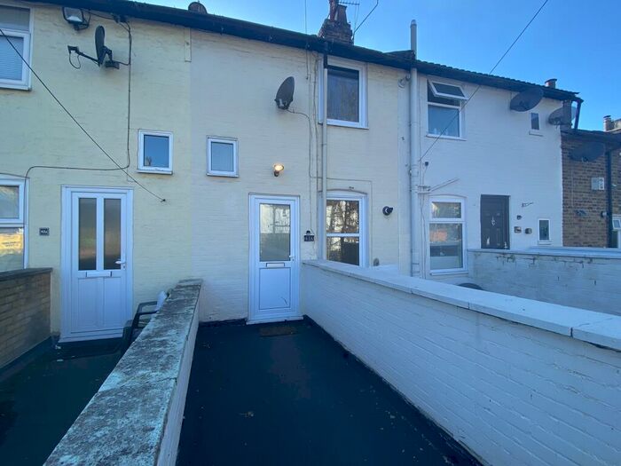2 Bedroom Maisonette To Rent In Sandling Road, Maidstone, ME14