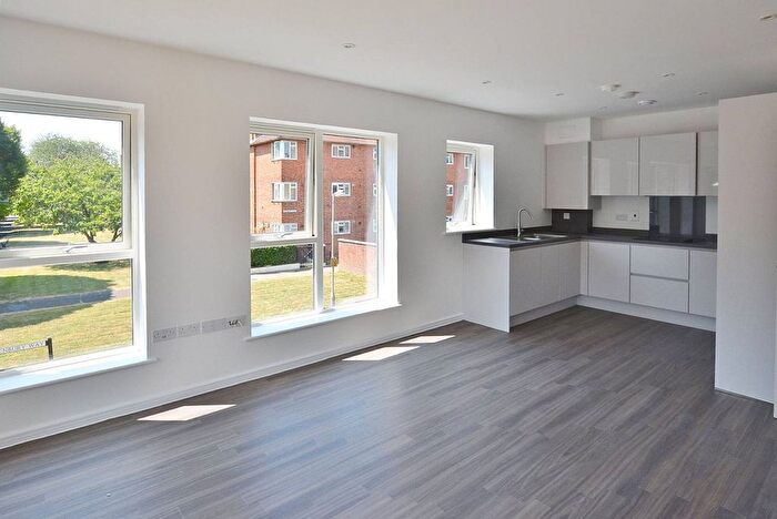 2 Bedroom Flat To Rent In Henbury Way, South Oxhey, Watford, South Oxhey, WD19