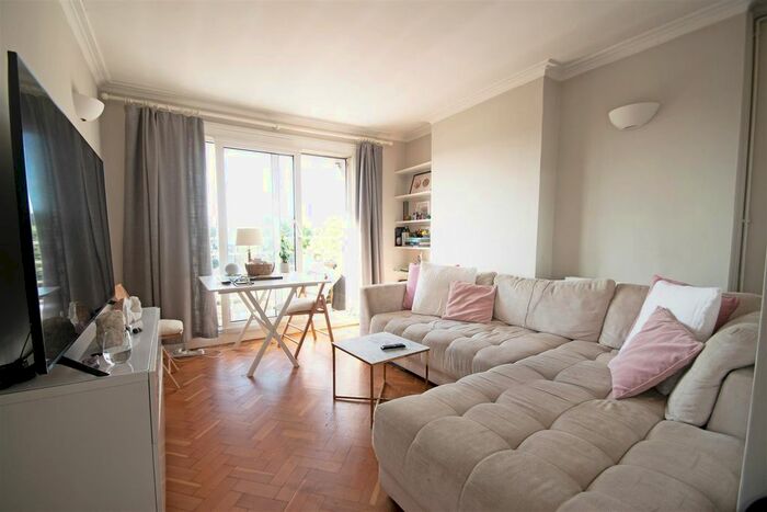 2 Bedroom Flat To Rent In Richmond Road, Twickenham, TW1