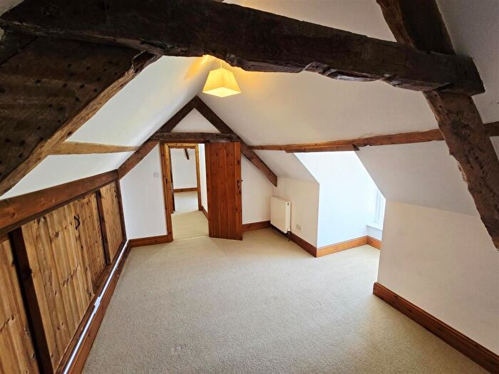 3 Bedroom Flat For Sale In Church Stile, Launceston, PL15