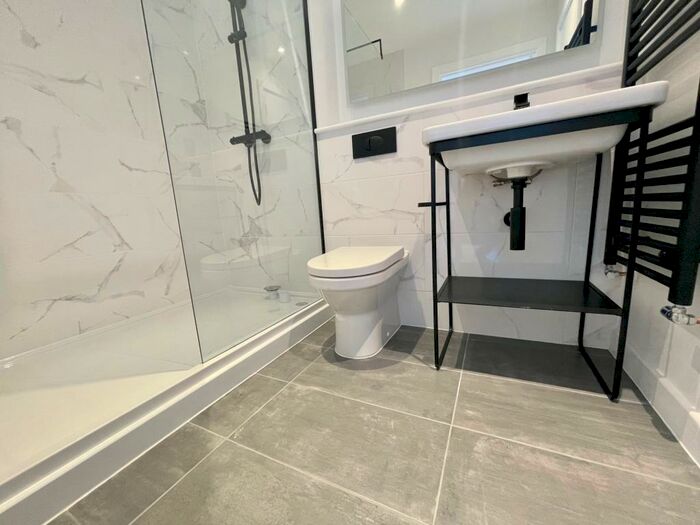 Flat To Rent In Alma Street, Luton, LU1