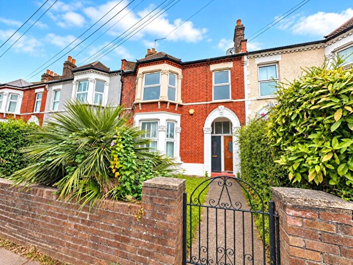 2 Bedroom Flat For Sale In Hazelbank Road, London, SE6