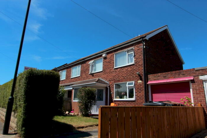 3 Bedroom Semi-Detached House To Rent In Arundel Drive, West Monkseaton, Whitley Bay., NE25