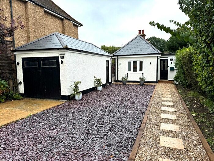 3 Bedroom Detached Bungalow To Rent In Hawfield Gardens, St. Albans, Hertfordshire, AL2