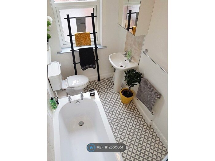 1 Bedroom Flat To Rent In Lapwing Lane, Manchester, M20