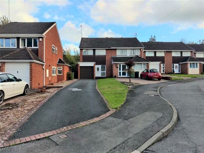 3 Bedroom House To Rent In Arlington Court, Stourbridge, DY8