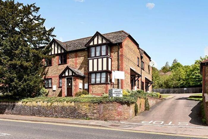 1 Bedroom Flat To Rent In Cotswold Court, West Wycombe Road, HP11