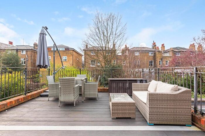 1 Bedroom Flat For Sale In Lavender Gardens, Clapham Junction, SW11