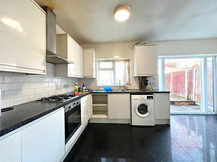 5 Bedroom Terraced House To Rent In Rochdale Road, London, E17