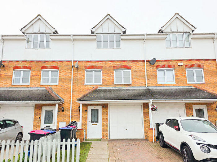 3 Bedroom Town House For Sale In Seaforth Grove, Southend-On-Sea, SS2