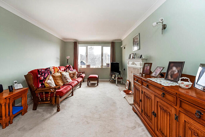 1 Bedroom Apartment For Sale In Charles Street, Petersfield, Hampshire, GU32