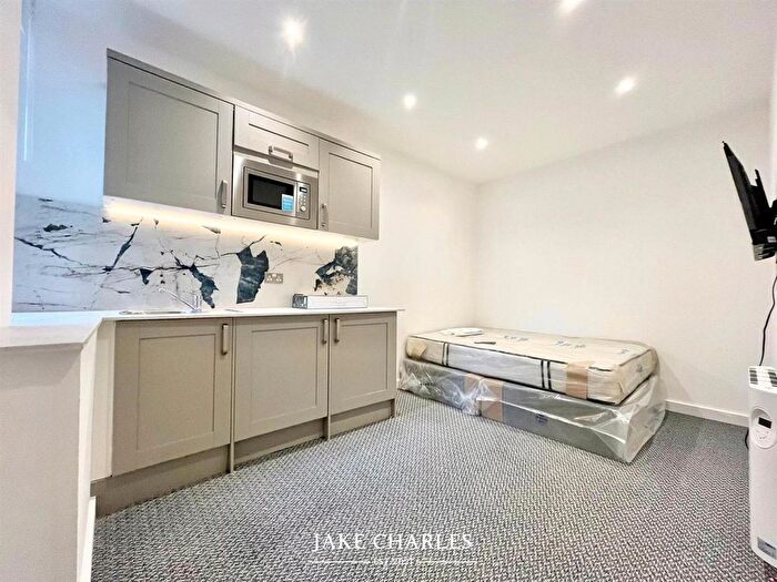 Studio To Rent In Bond Street, Ealing, London, W5