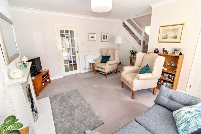 3 Bedroom Semi-Detached House For Sale In Copes Shroves, Hazlemere, HP15