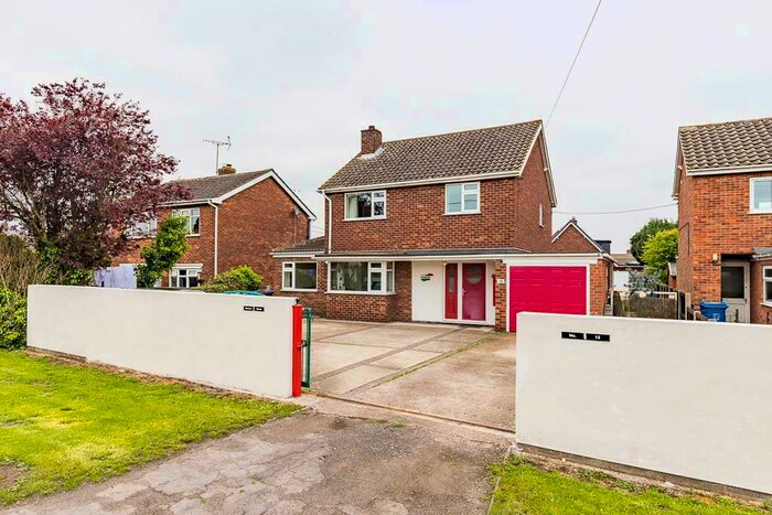 4 Bedroom Detached House For Sale In Gainsborough Road, Blyton, Gainsborough, DN21