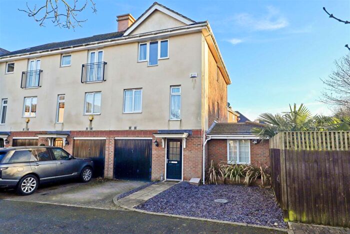 4 Bedroom Town House To Rent In Flowers Avenue, Ruislip, HA4