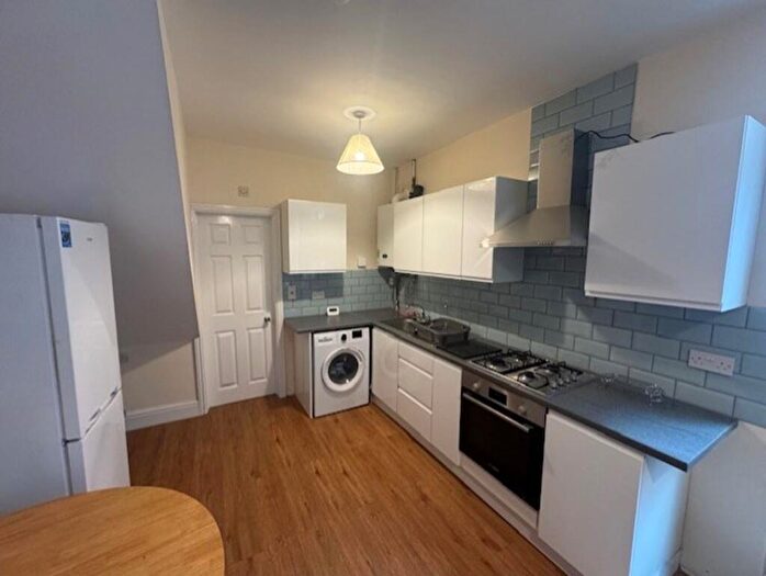 2 Bedroom Apartment To Rent In North Road, Cardiff, CF14