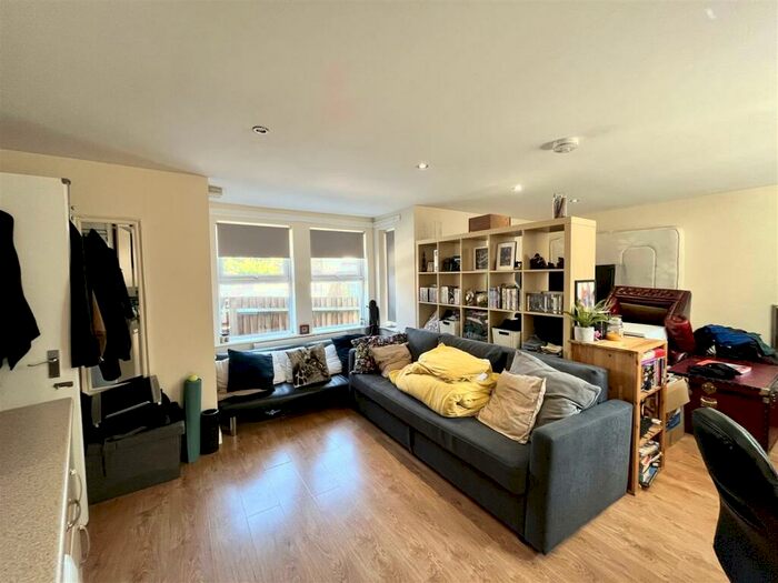 Studio To Rent In Vincent Road, London, N15