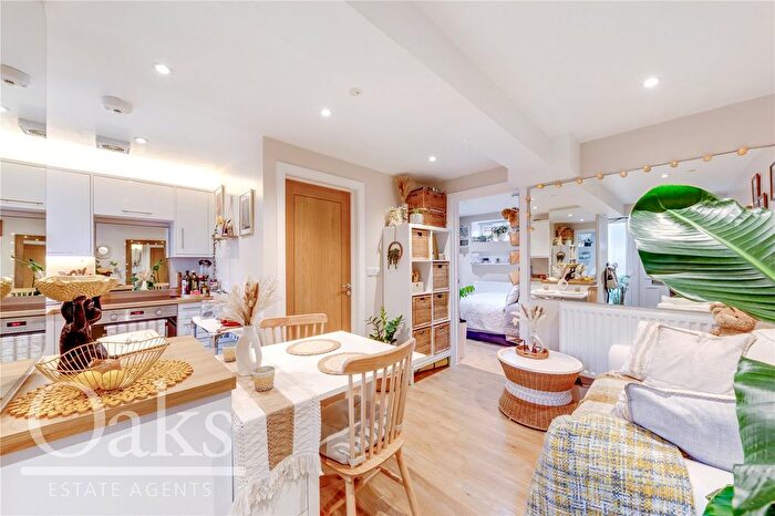 1 Bedroom Flat For Sale In Dennett Road, Croydon, CR0