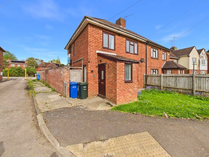 3 Bedroom Semi-Detached House To Rent In The Fairway, Banbury, OX16